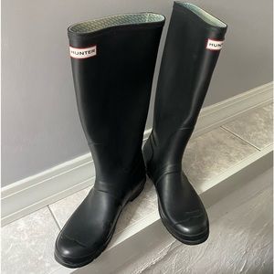 Hunter black rain boots